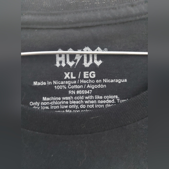 AC⚡DC Back in Black T shirt - Picture 3 of 4